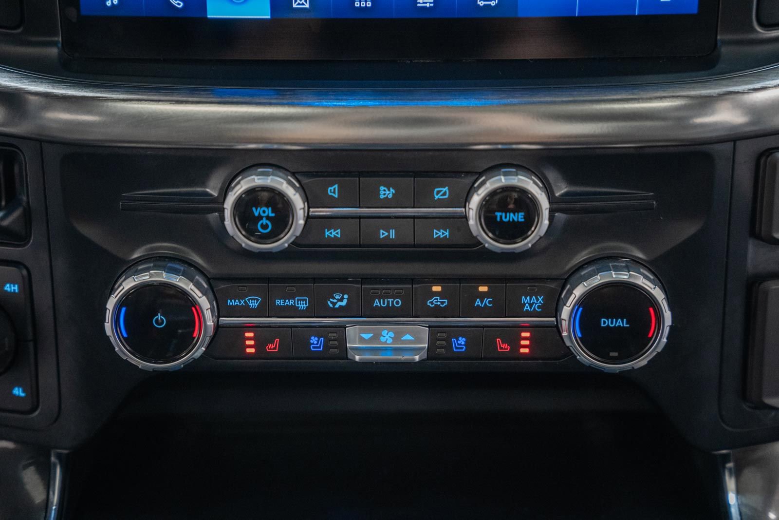 Used 2023 Ford F150 Lariat w/ Equipment Group 502A High image 31