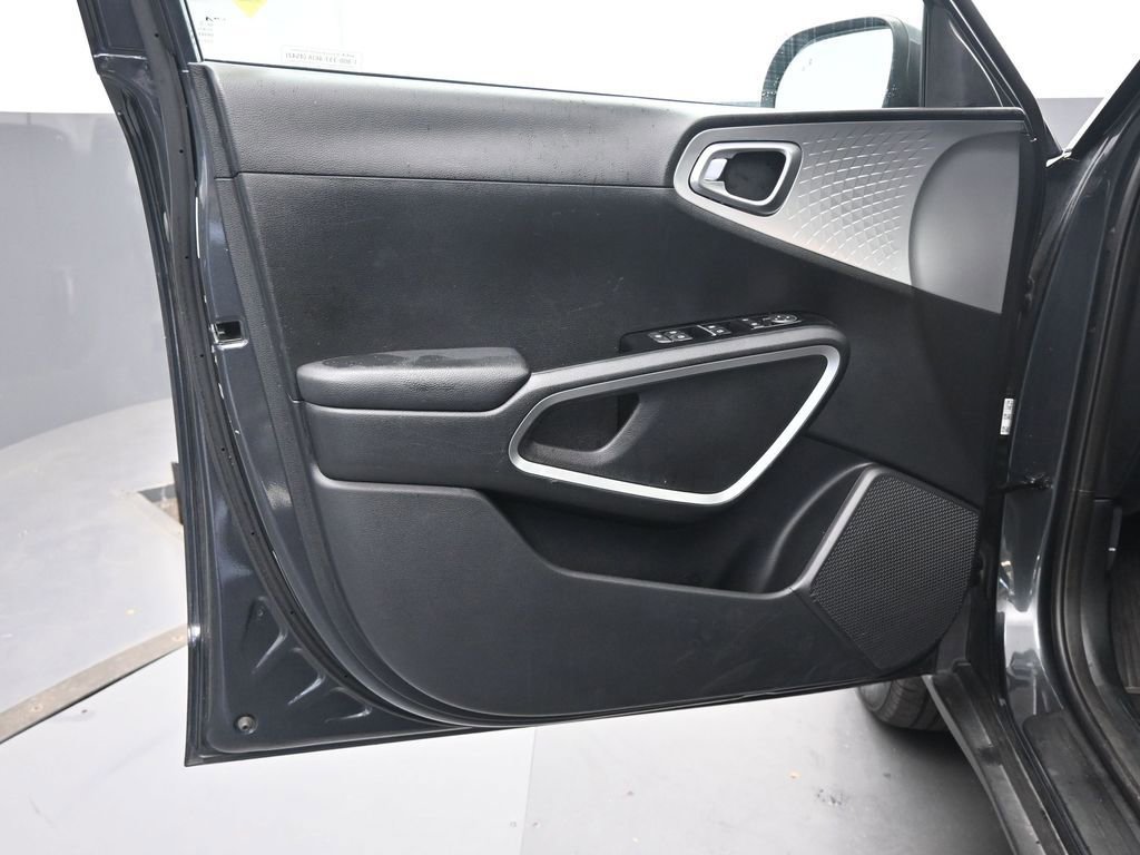 Used 2025 Kia Soul LX w/ LX Technology Package image 23