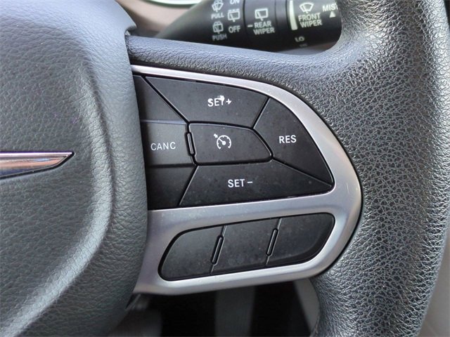 Used 2021 Chrysler Voyager L image 24