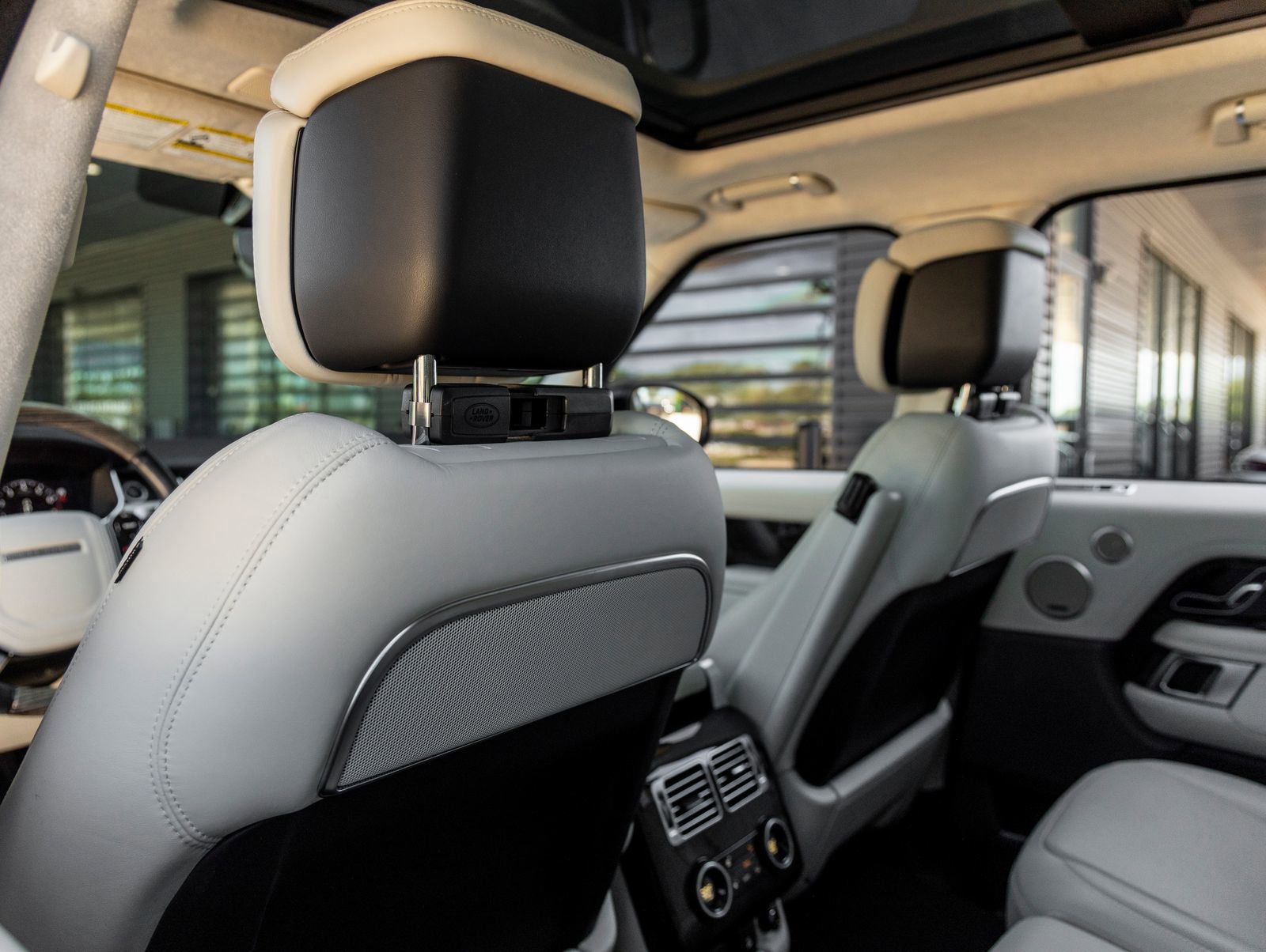 Used 2020 Land Rover Range Rover Autobiography image 26