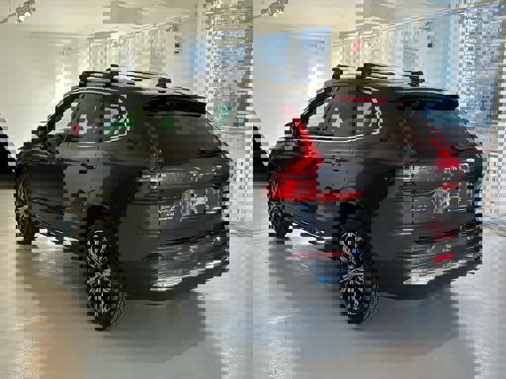 Used 2022 Volvo XC60 B6 Inscription image 6