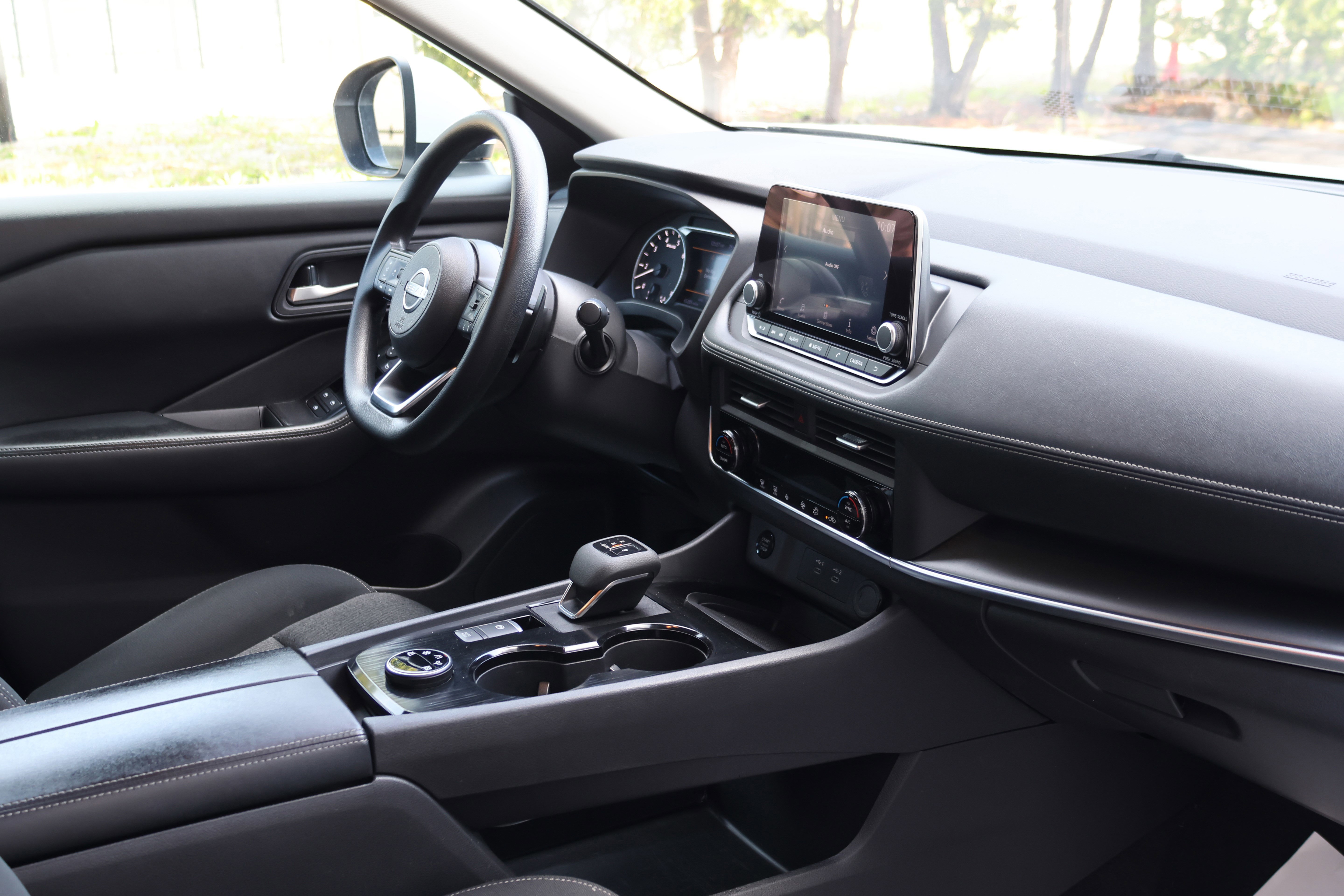 Used 2024 Nissan Rogue SV AWD/4WD image 32