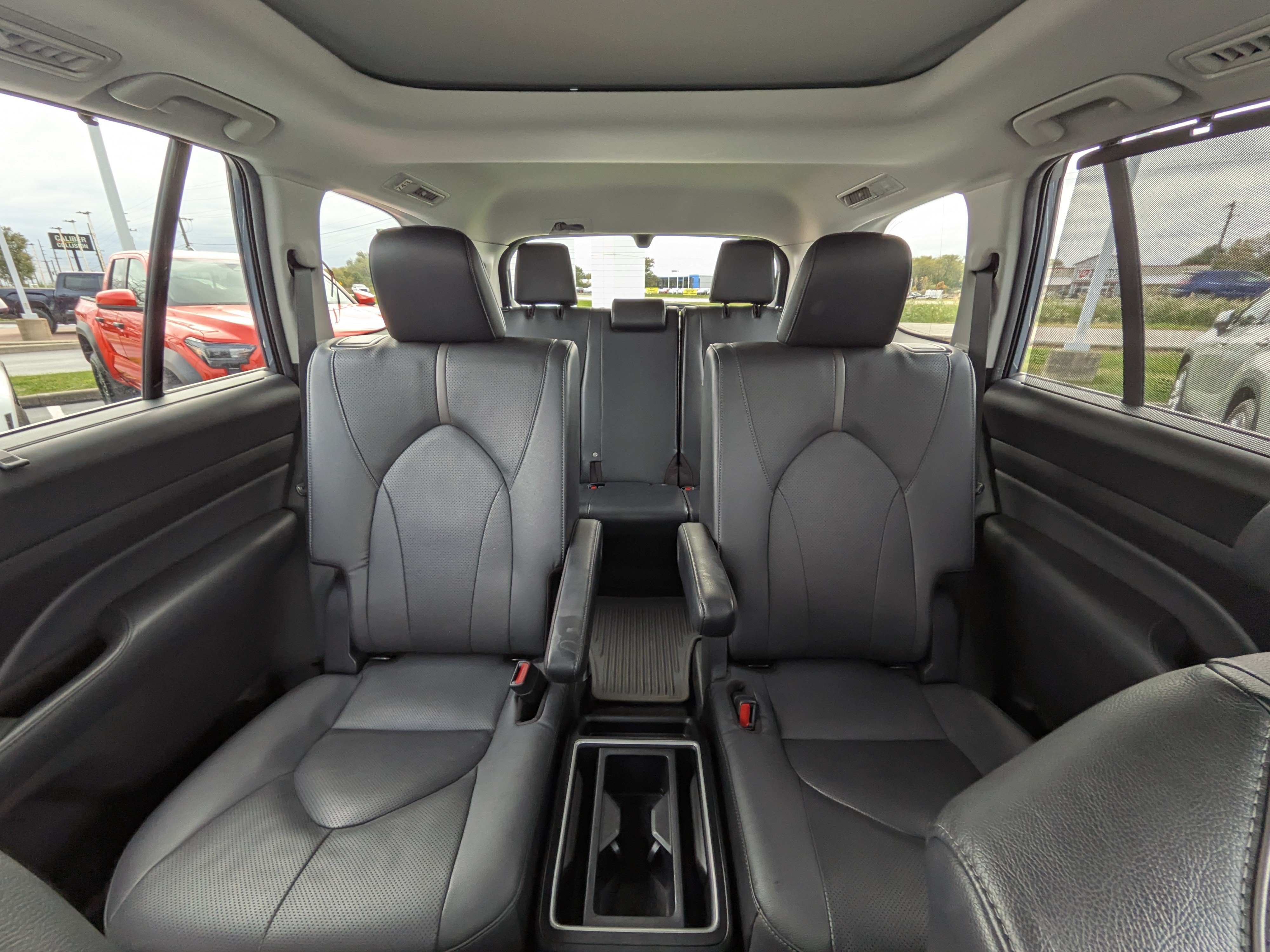 Used 2024 Toyota Grand Highlander AWD image 24