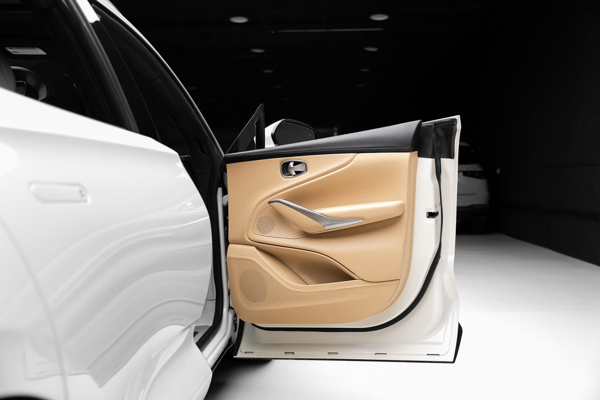 Used 2021 Aston Martin DBX AWD/4WD image 59