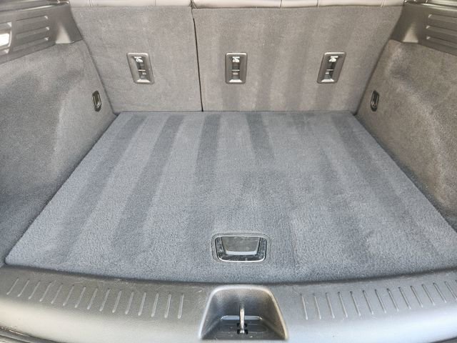 Used 2022 Cadillac XT4 Luxury w/ Cold Weather Package FWD image 32