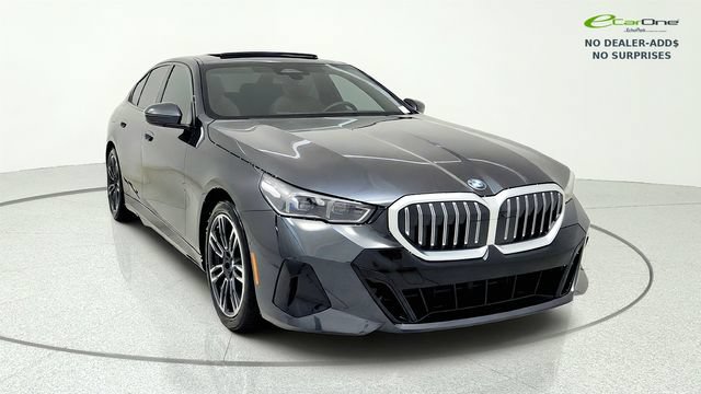Used 2026 BMW 530i w/ M Sport Package RWD image 2