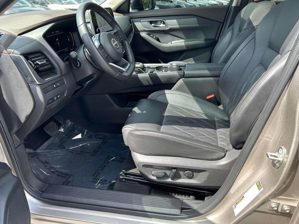 Used 2023 Nissan Rogue Platinum w/ Platinum Premium Package FWD image 20