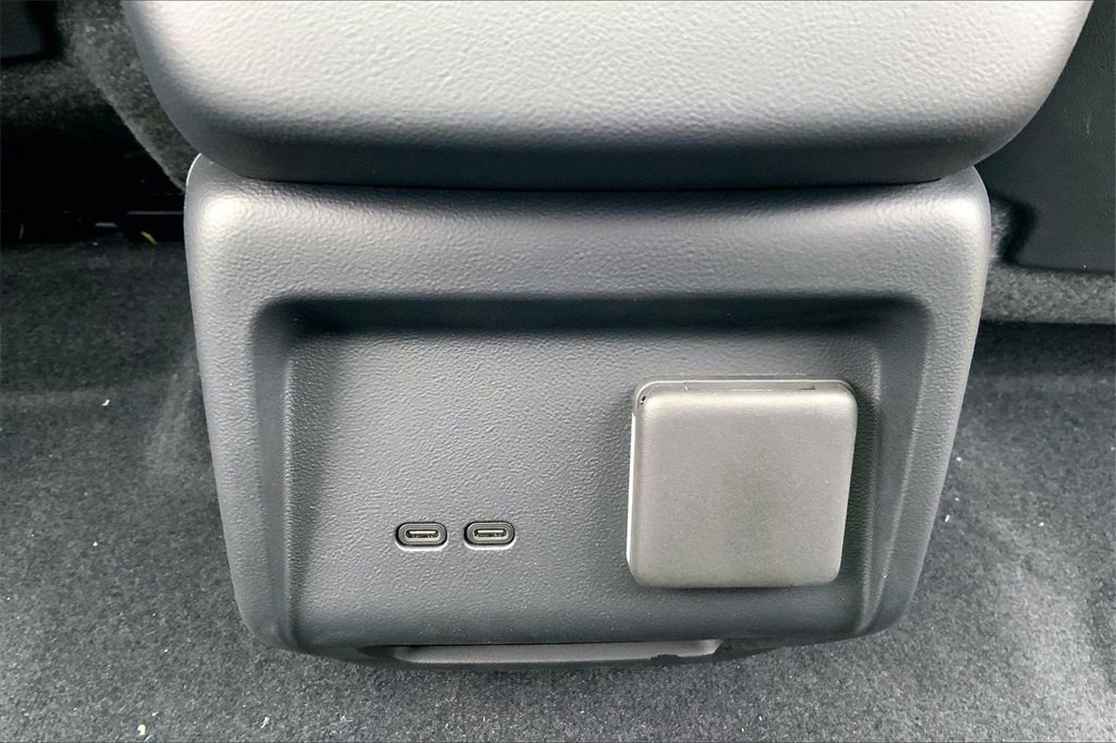 New 2026 Cadillac Optiq Luxury 1 image 21