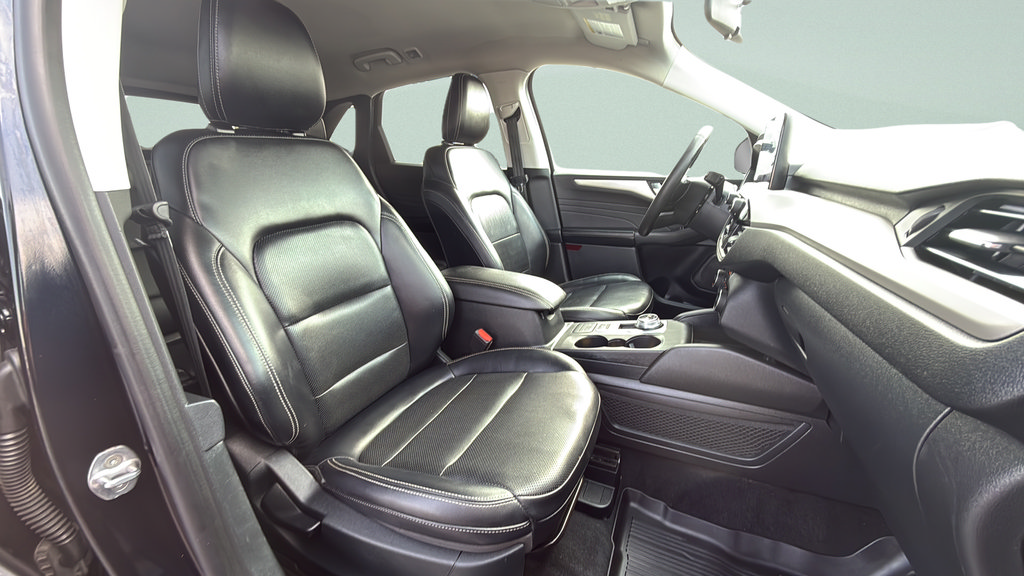 Used 2021 Ford Escape SEL w/ Technology Package AWD/4WD image 19
