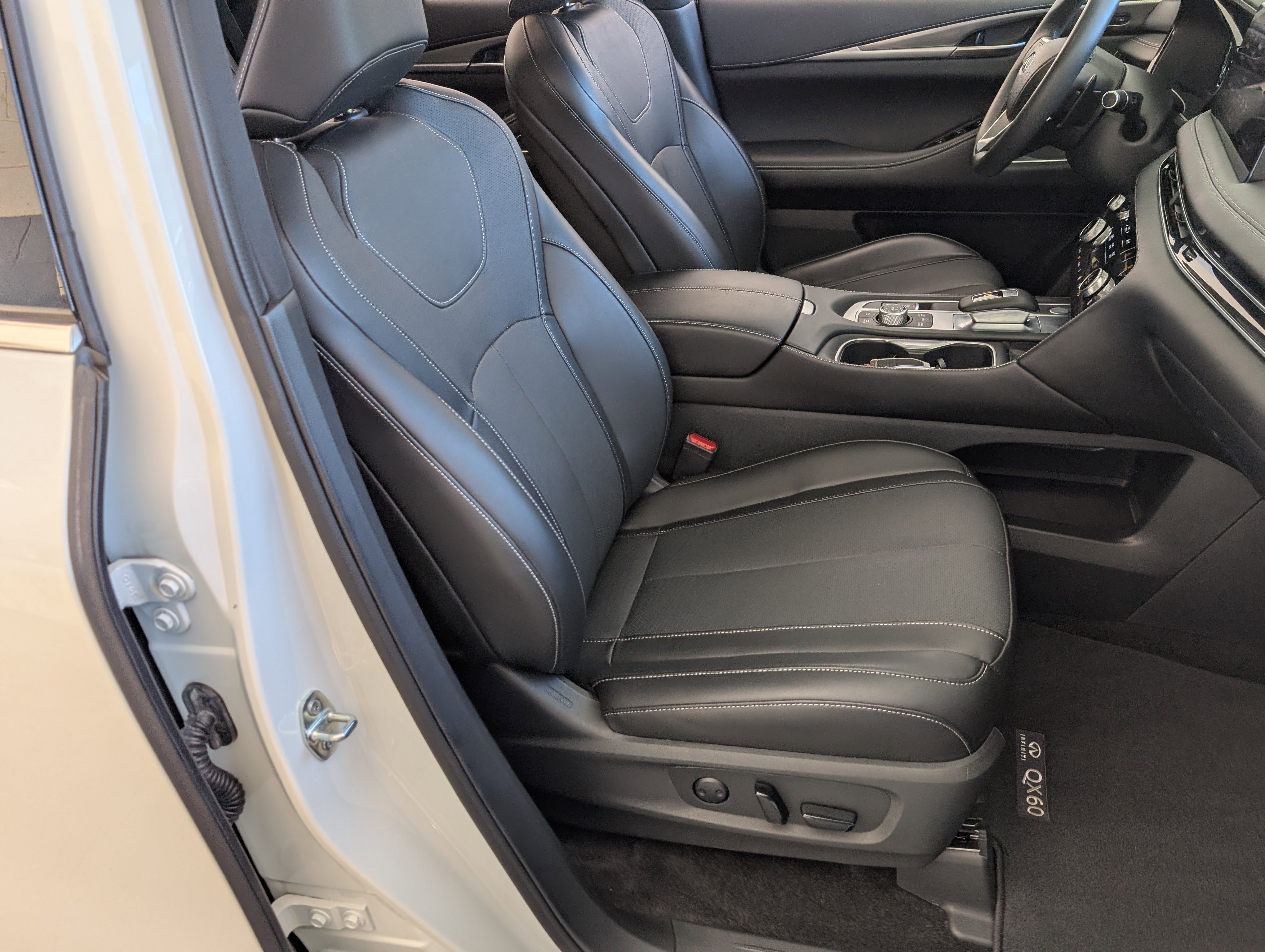 Used 2025 INFINITI QX60 Luxe FWD image 22