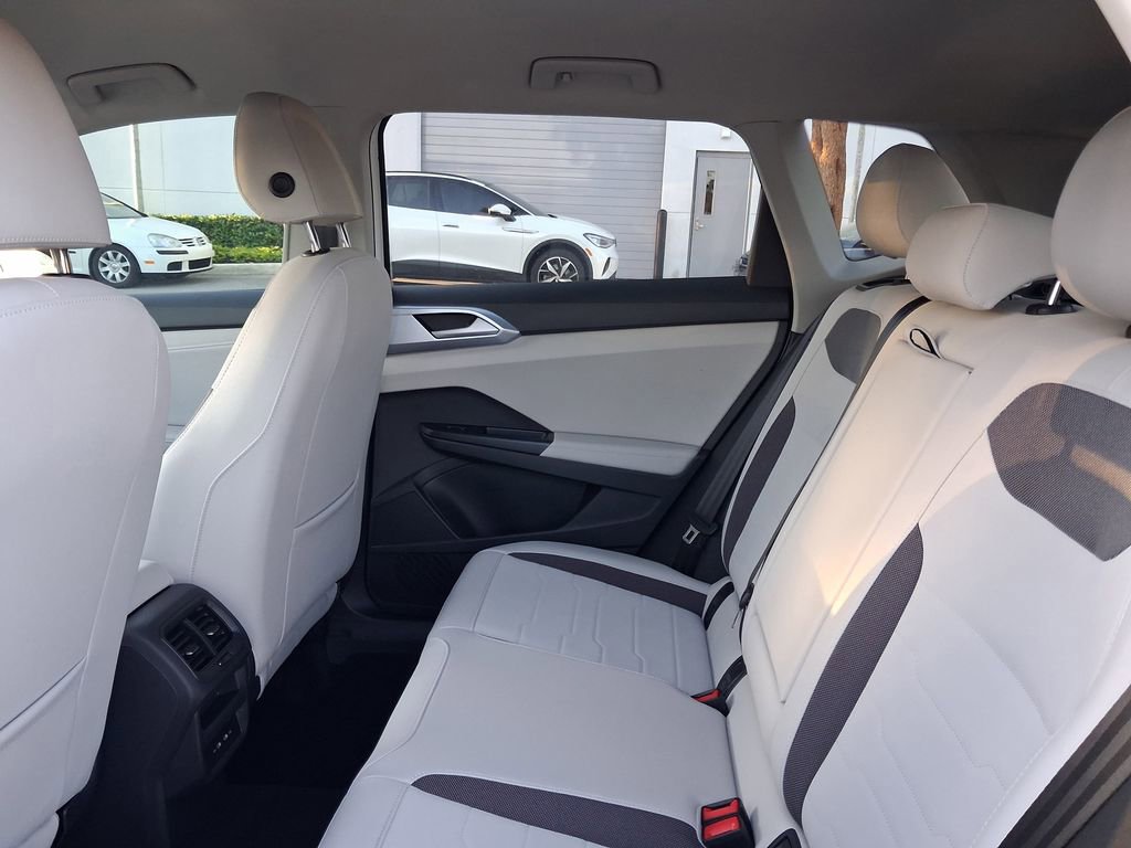 New 2026 Volkswagen Taos SE image 5