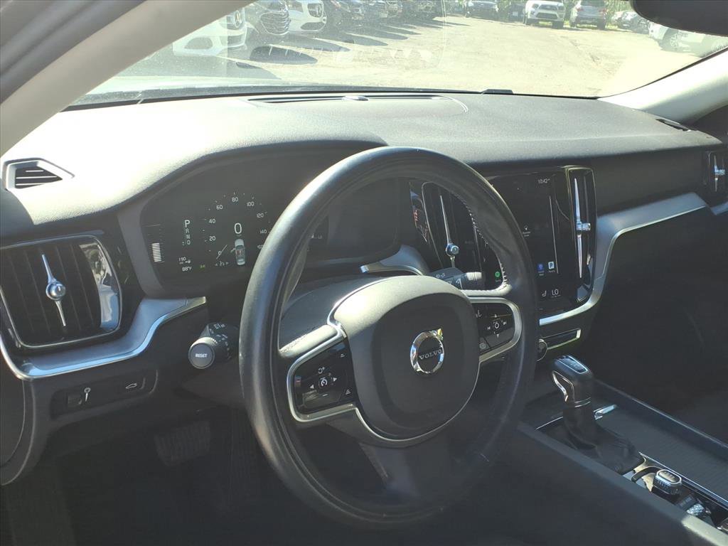Used 2019 Volvo S60 T6 Momentum w/ Premium Package image 11