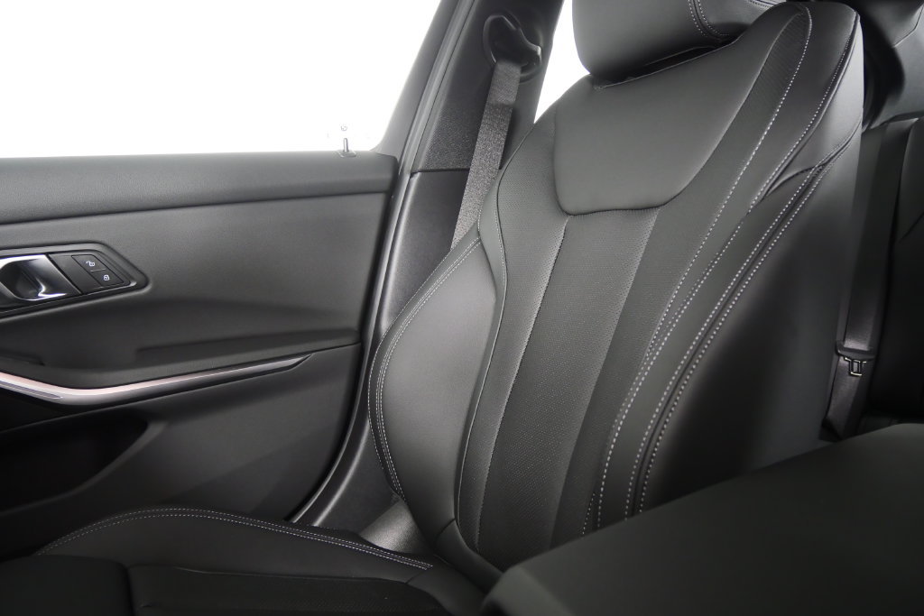 New 2026 BMW 330i Sedan w/ Convenience Package RWD image 22