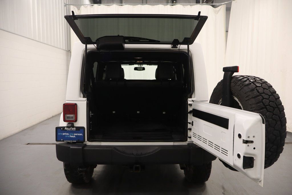 Certified 2017 Jeep Wrangler Unlimited Rubicon w/ Connectivity Group image 18