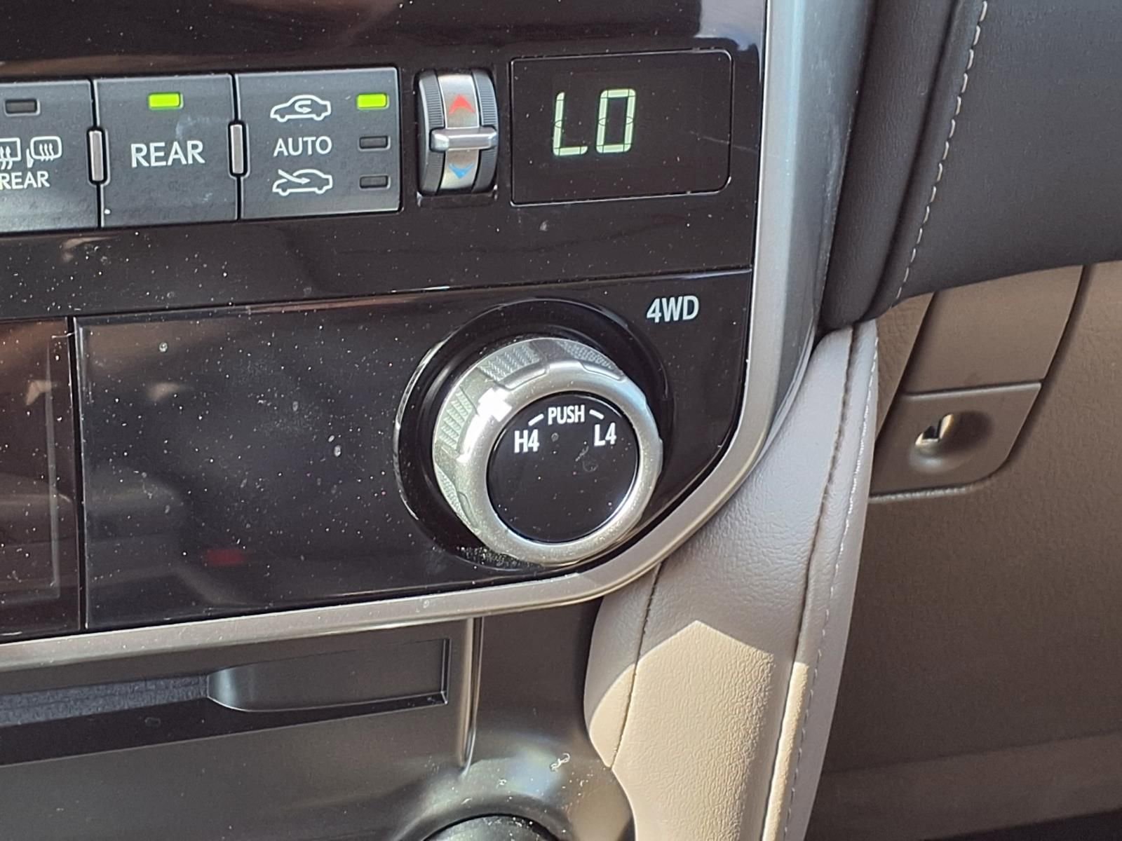 Used 2022 Lexus GX 460 Premium w/ Accessory Package image 16