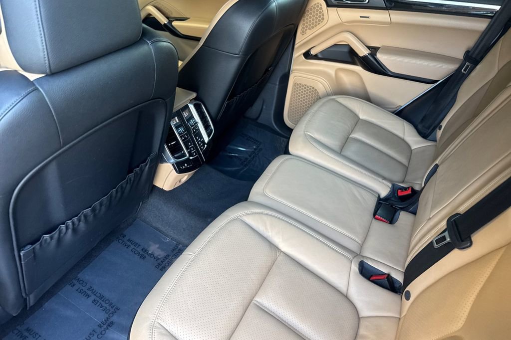Used 2016 Porsche Cayenne AWD/4WD image 11