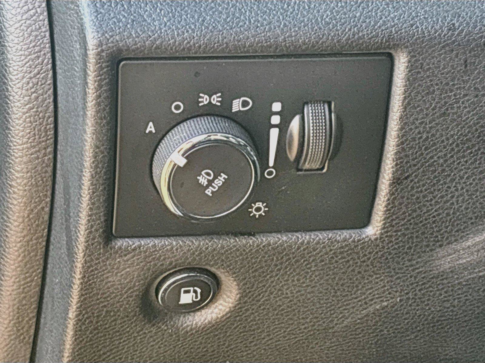Used 2019 Jeep Grand Cherokee Overland AWD/4WD image 14