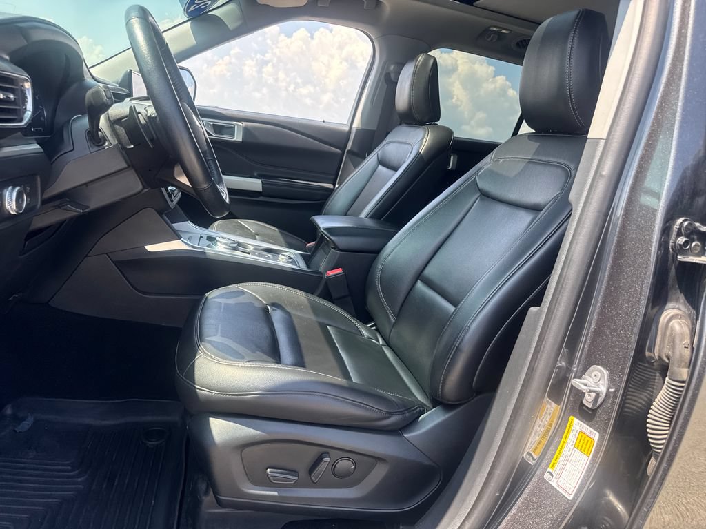 Used 2020 Ford Explorer XLT w/ Equipment Group 202A AWD/4WD image 14