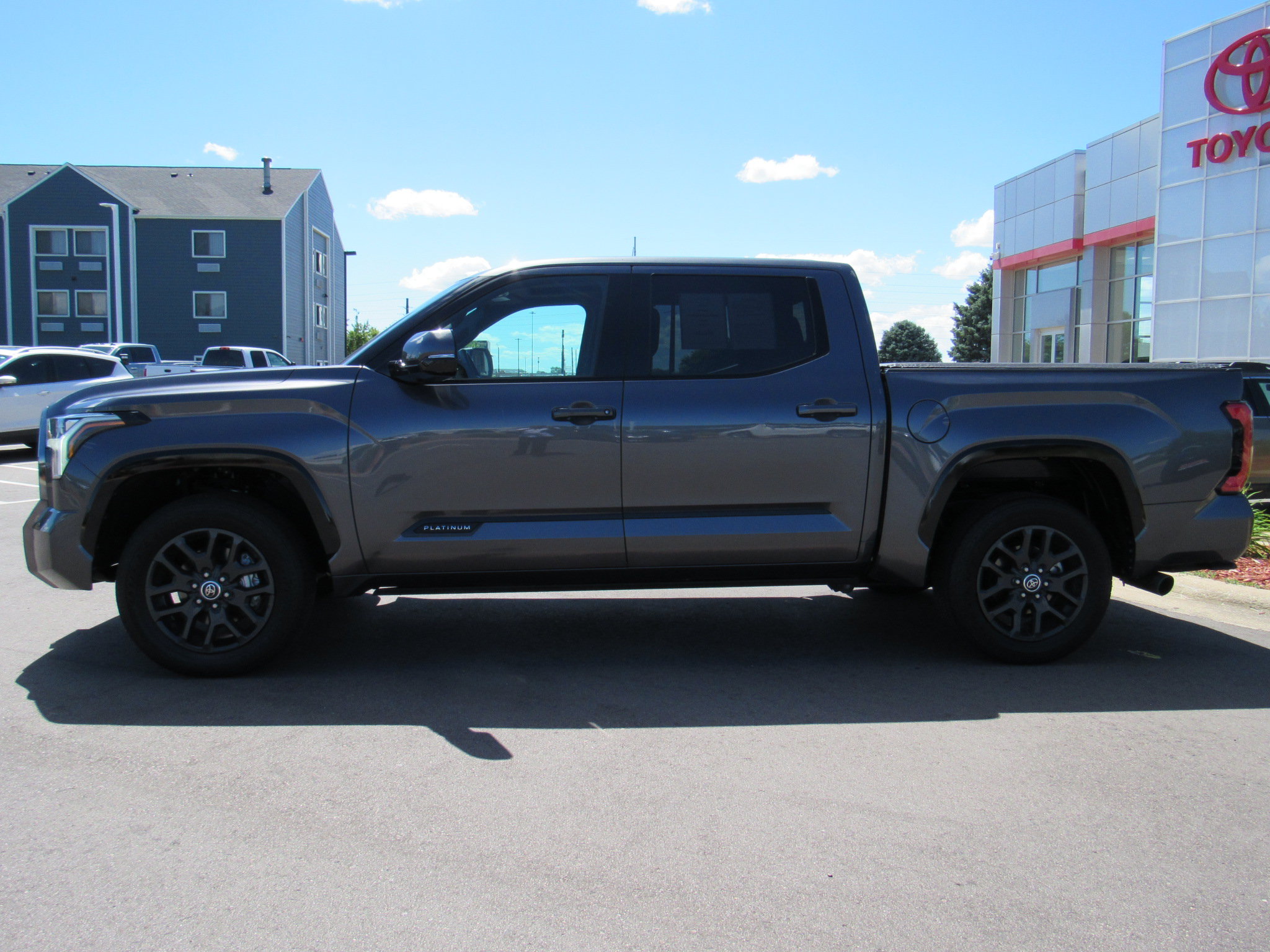 Used 2023 Toyota Tundra Platinum AWD/4WD image 9