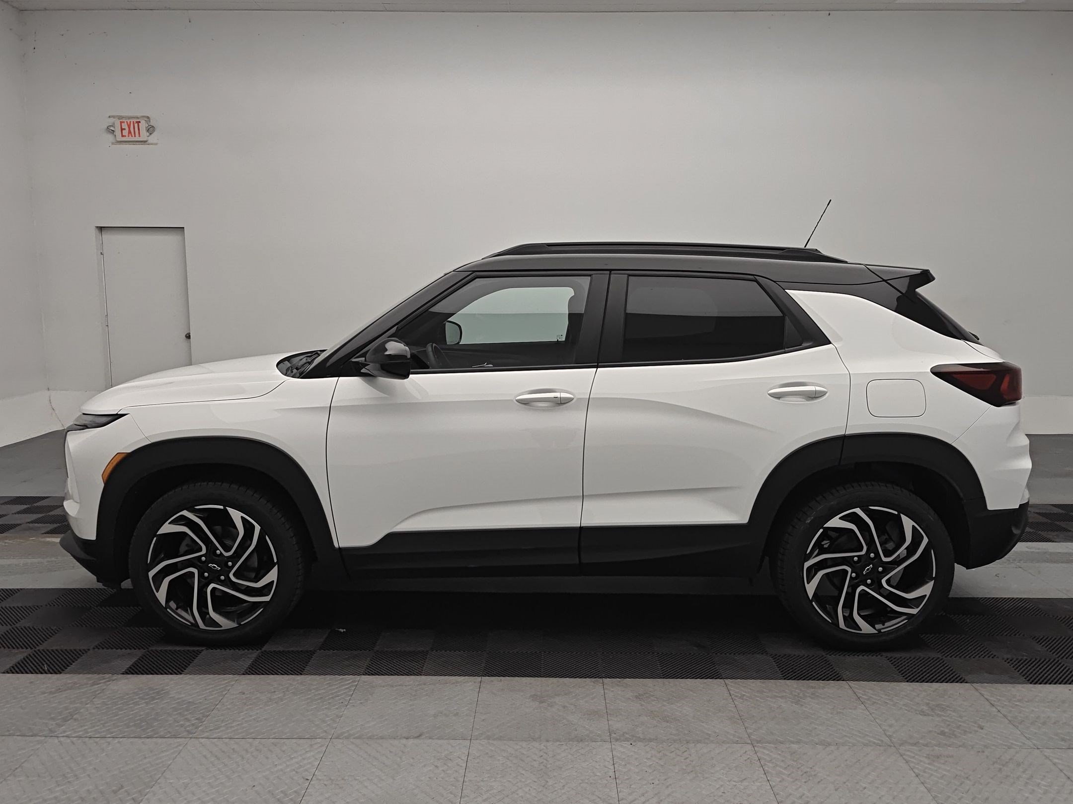 Certified 2024 Chevrolet TrailBlazer RS AWD/4WD image 2