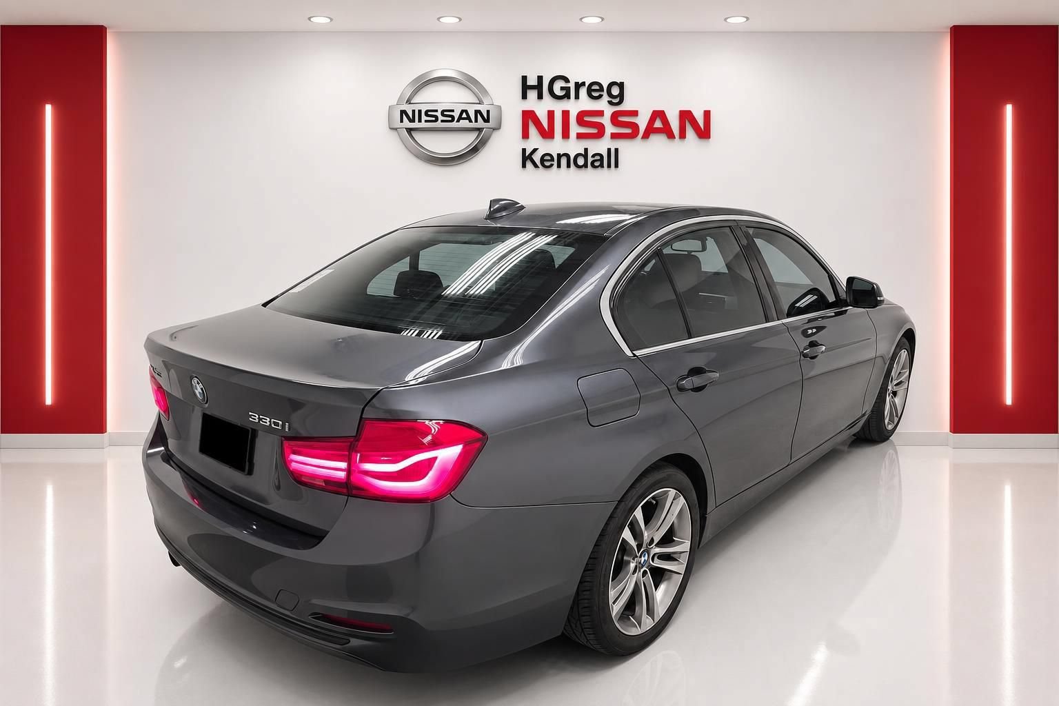 Used 2018 BMW 330i Sedan RWD image 4