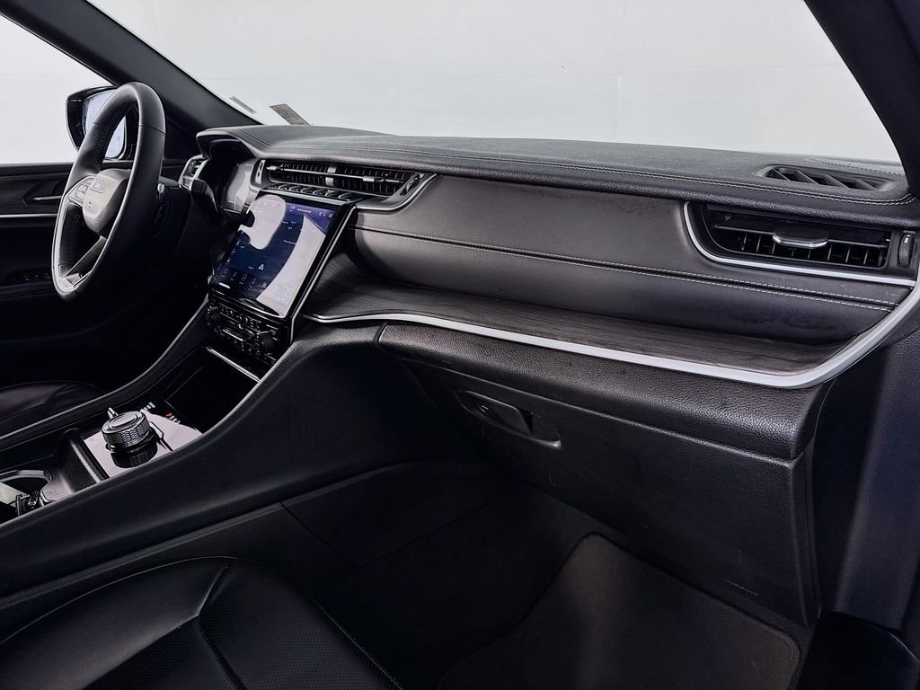 Used 2024 Jeep Grand Cherokee L Limited w/ Luxury Tech Group II image 31