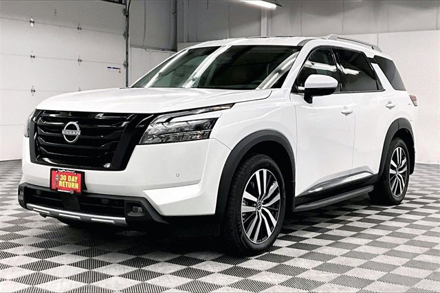 New 2025 Nissan Pathfinder Platinum image 2