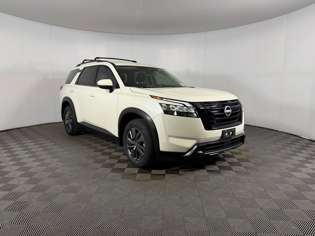 Used 2024 Nissan Pathfinder SV w/ Black Appearance Package FWD image 4