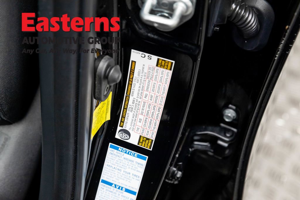 Used 2022 Toyota Venza LE image 33