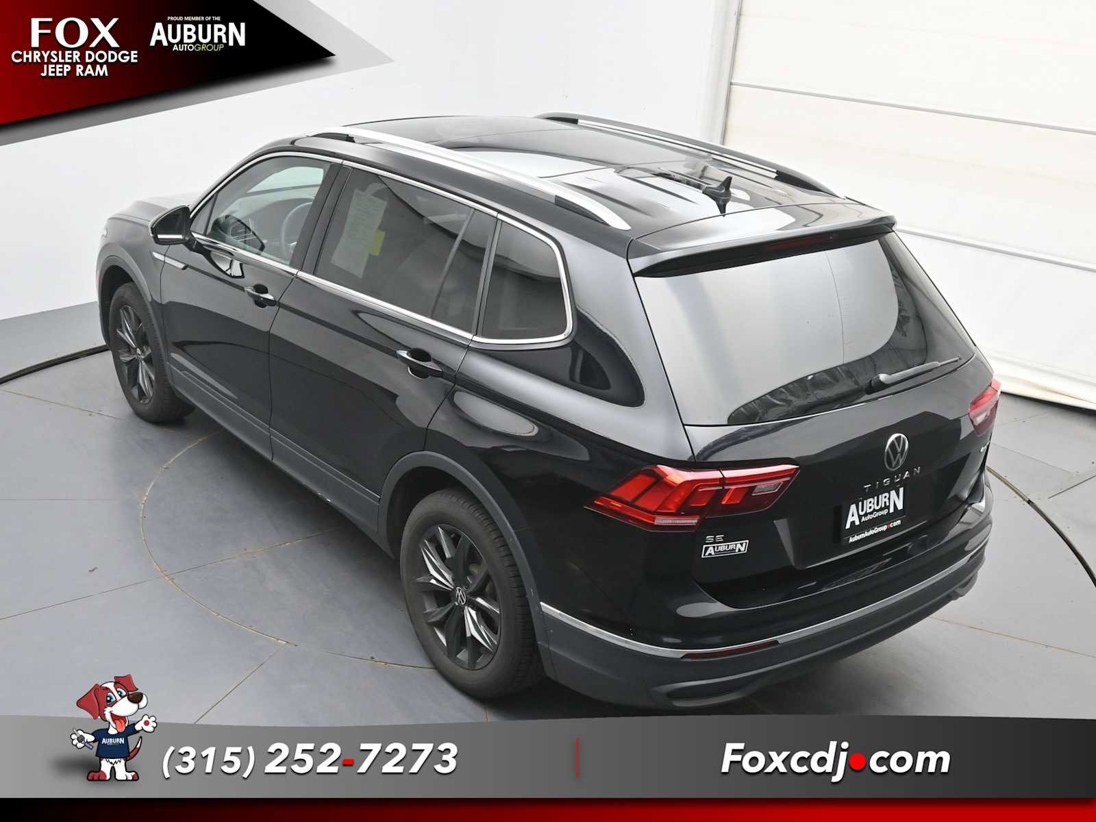 Used 2024 Volkswagen Tiguan SE w/ Panoramic Sunroof Package AWD/4WD image 31