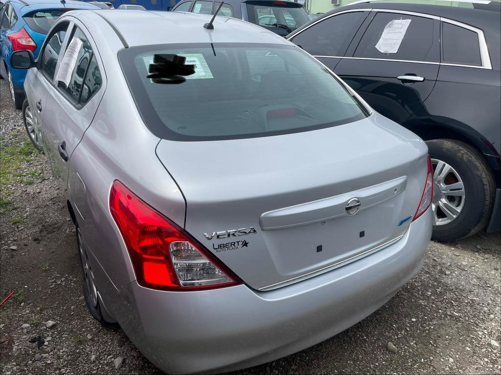 Used 2014 Nissan Versa S FWD image 13