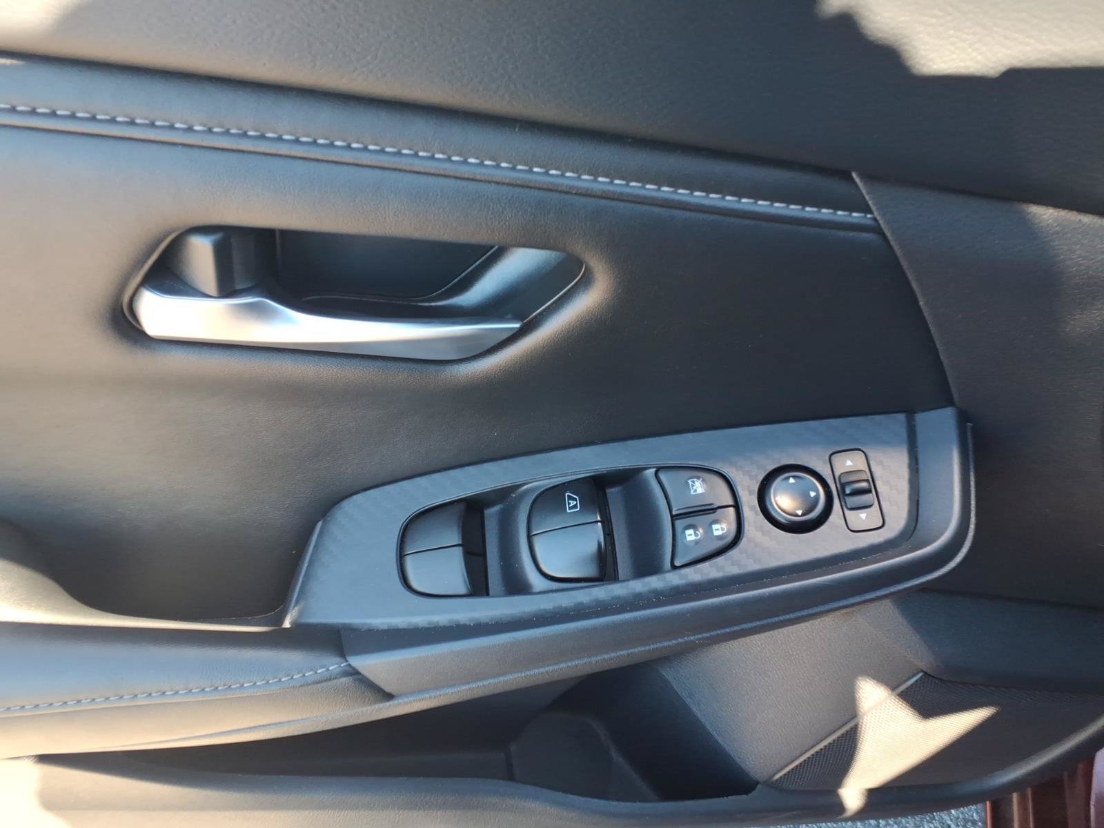 Used 2025 Nissan Sentra SV FWD image 8