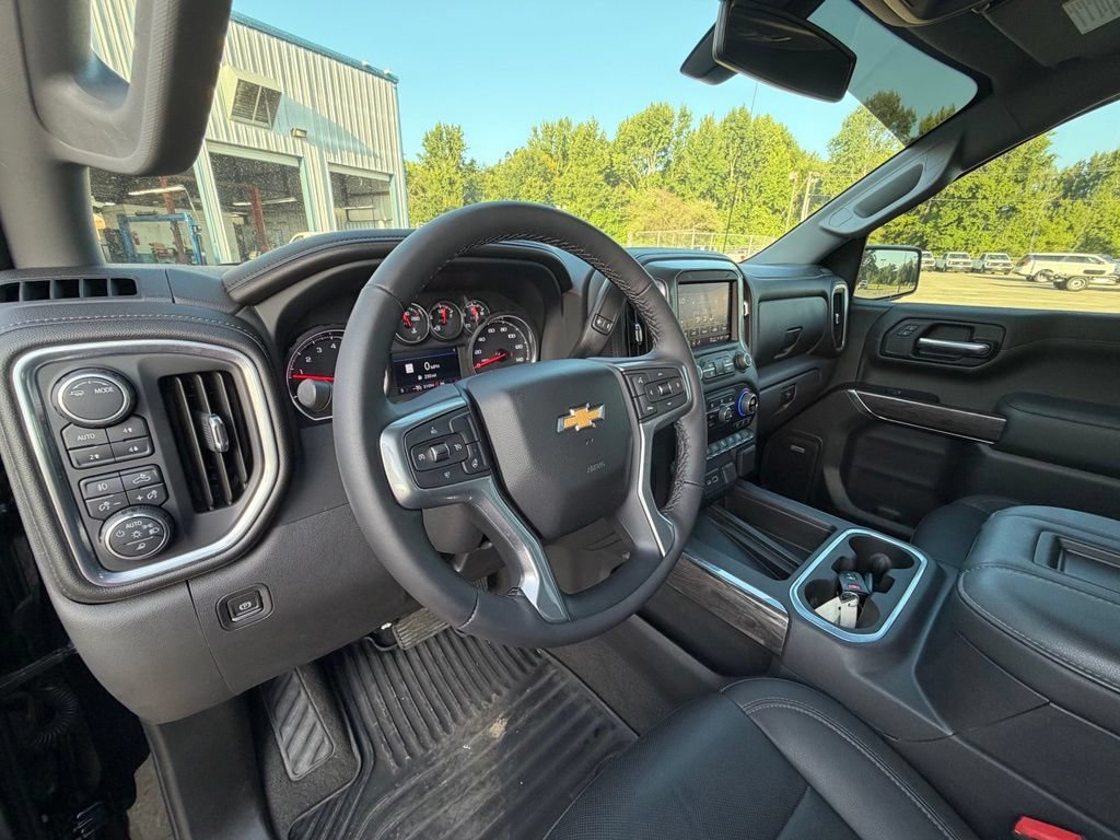 Used 2022 Chevrolet Silverado 1500 LTZ w/ LTZ Convenience Package II AWD/4WD image 14