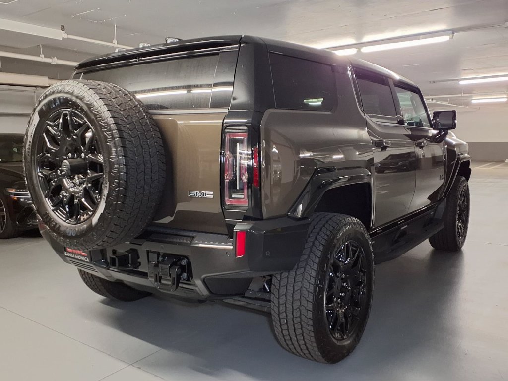 New 2026 GMC Hummer EV SUV w/ LPO, Illumination Package AWD/4WD image 8
