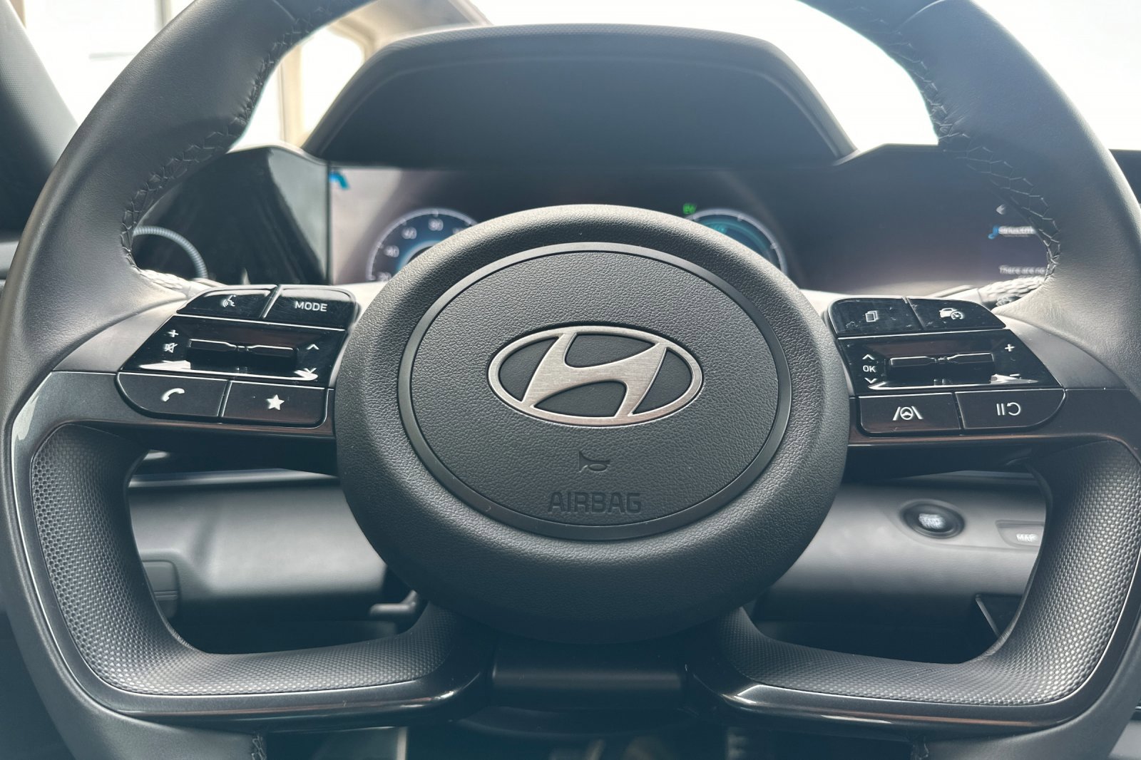 Certified 2025 Hyundai Elantra SEL FWD image 23