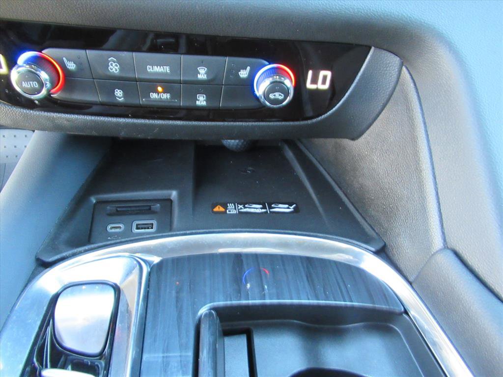 Used 2023 Buick Enclave Essence image 24