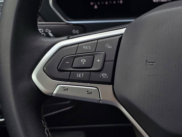 Used 2023 Volkswagen Tiguan SE image 11