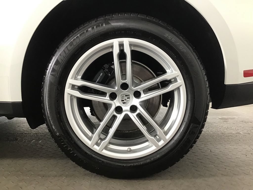Certified 2024 Porsche Macan AWD/4WD image 12