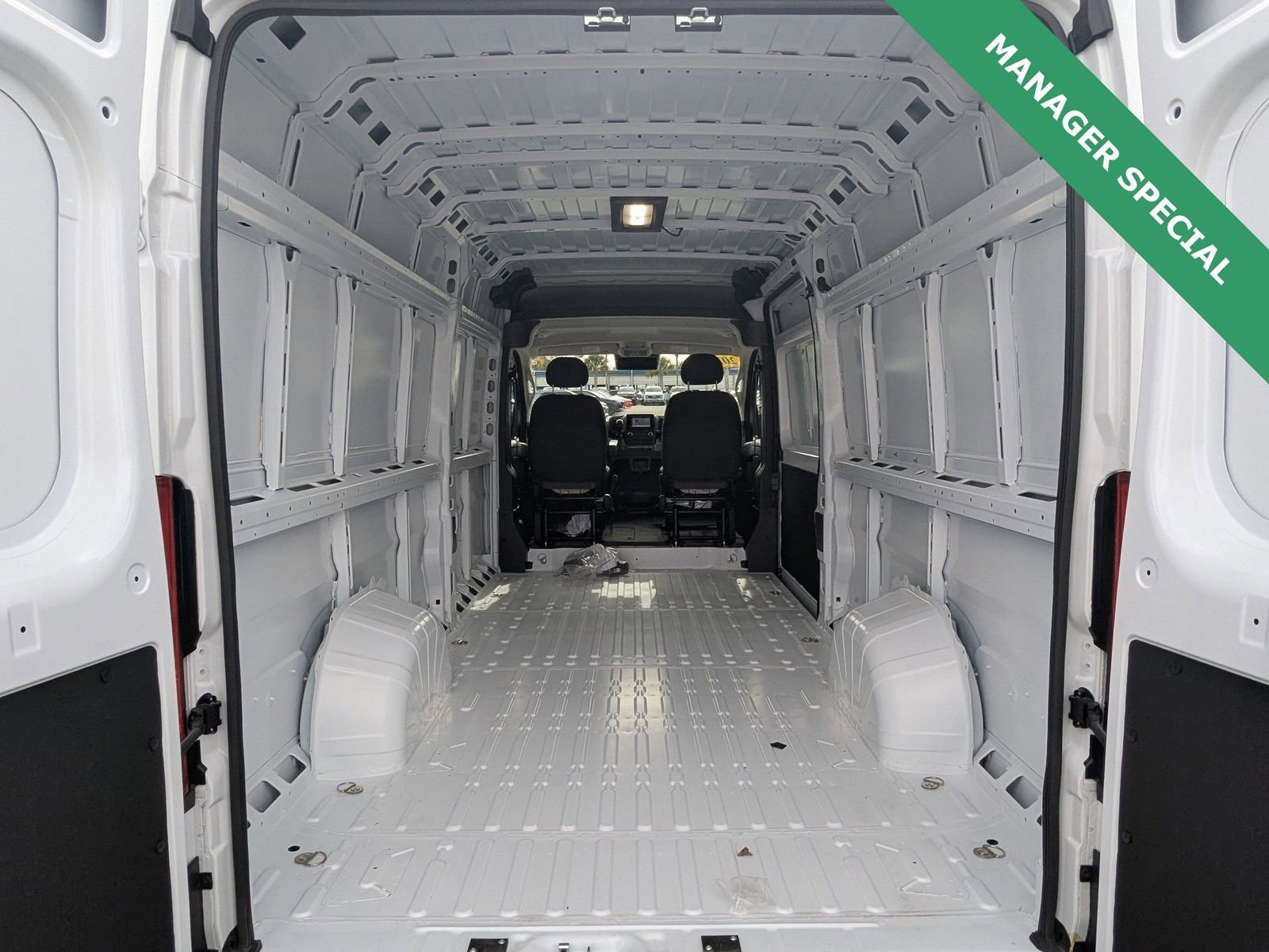 Used 2025 RAM ProMaster 3500 w/ Convenience Group image 13