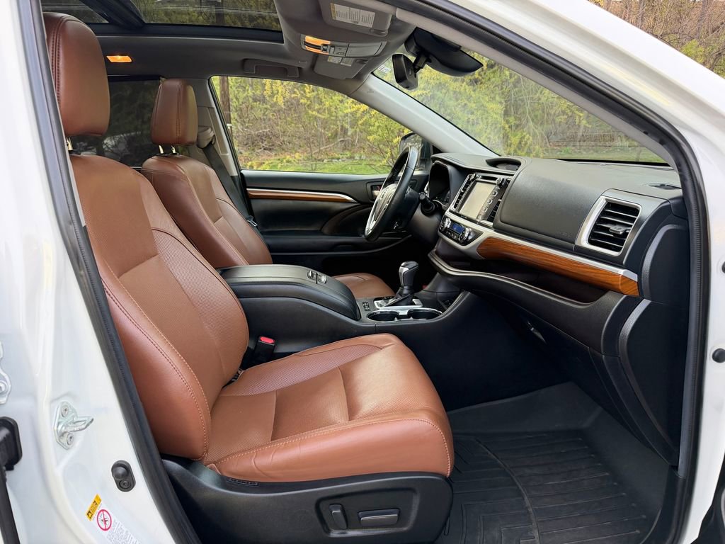 Used 2019 Toyota Highlander Limited Platinum AWD/4WD image 36
