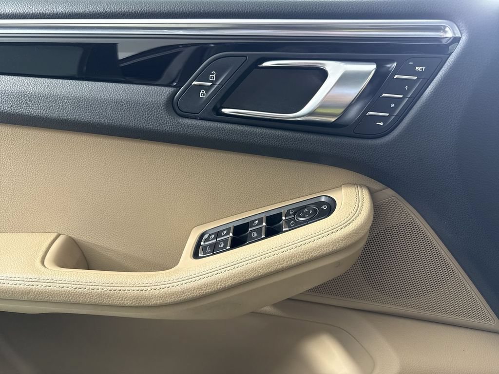 Certified 2022 Porsche Macan S w/ Premium Package Plus AWD/4WD image 33