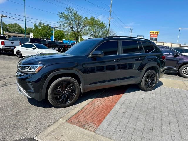 Used 2023 Volkswagen Atlas SE w/ Panoramic Sunroof Package AWD/4WD image 3