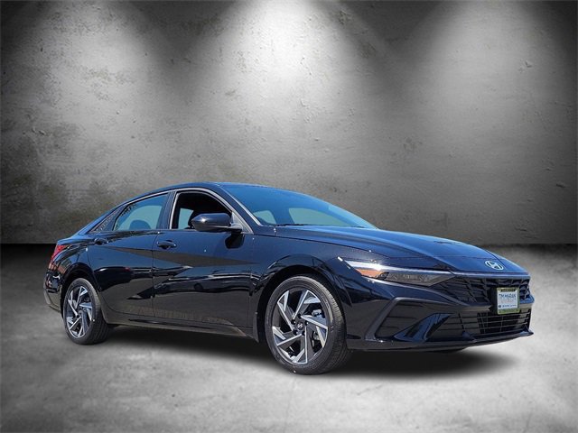 New 2025 Hyundai Elantra Sport FWD image 2