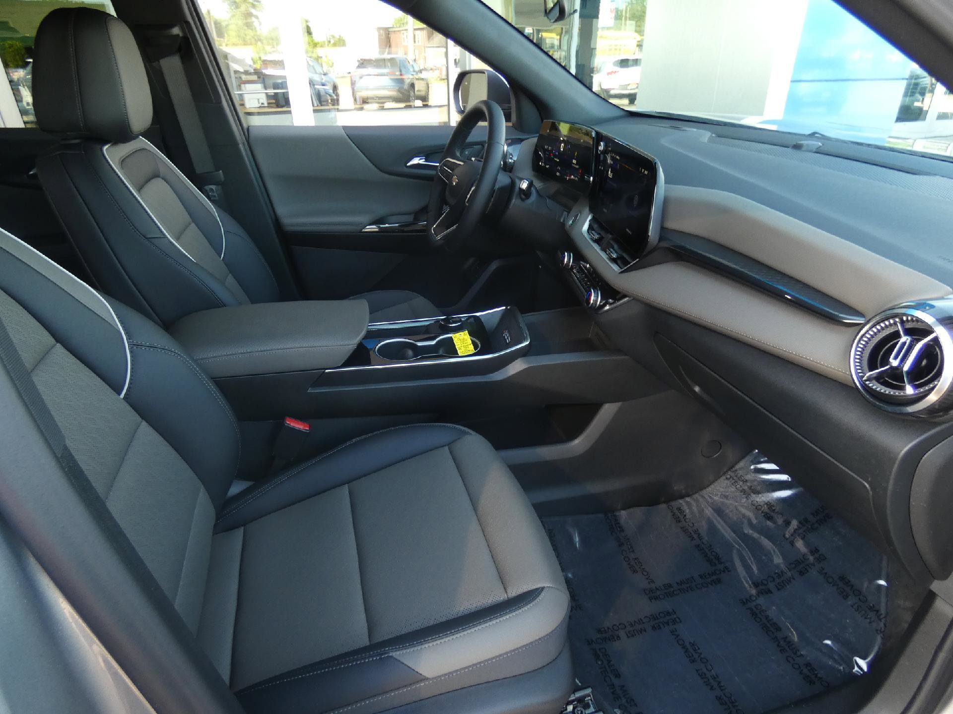 Used 2026 Chevrolet Equinox LT w/ Convenience Package II AWD/4WD image 17