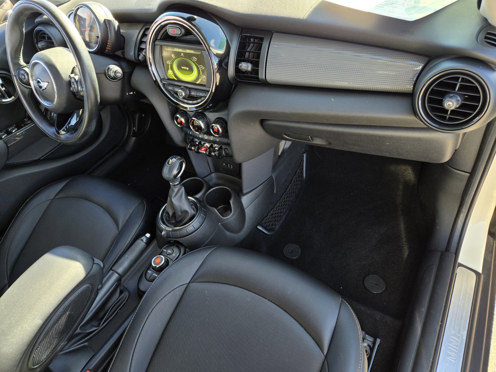 Used 2016 MINI Cooper 4-Door Hardtop image 17