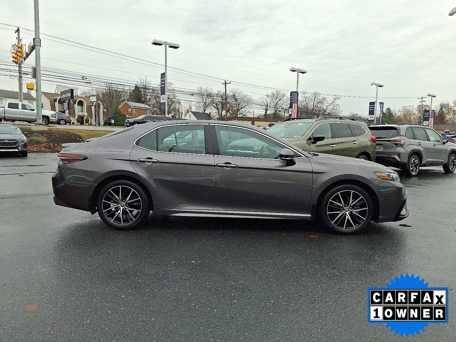 Used 2023 Toyota Camry SE image 9