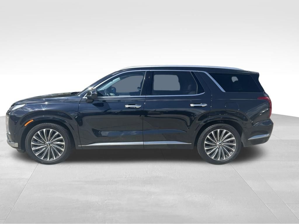 Used 2023 Hyundai Palisade Calligraphy image 2