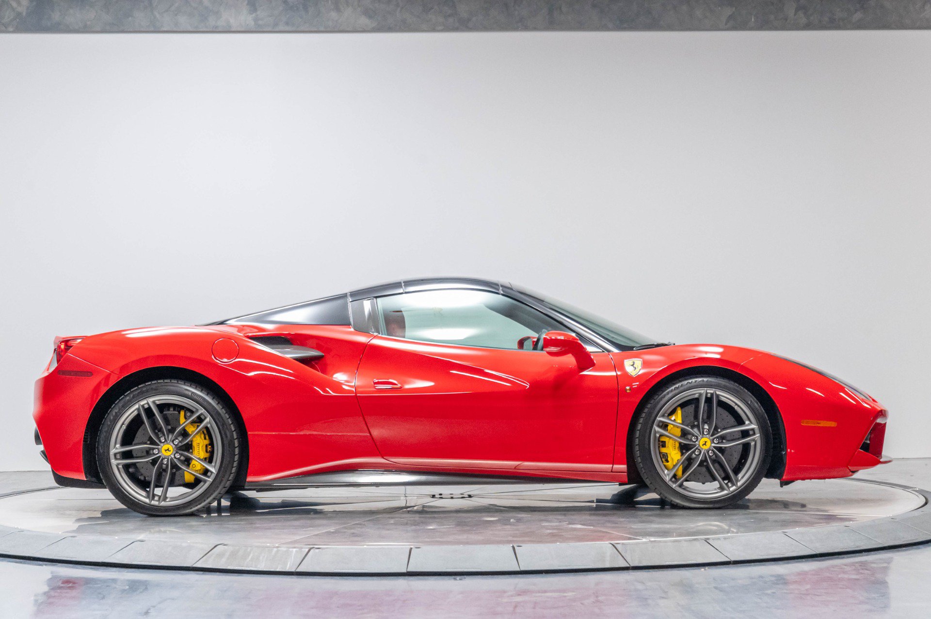 Used 2018 Ferrari 488 Spider RWD image 25