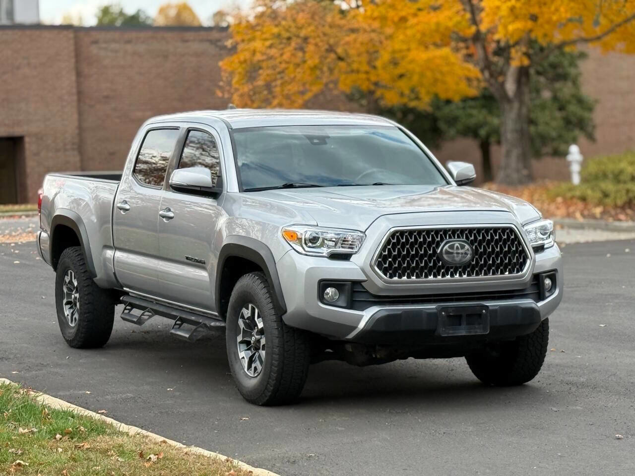 Used 2019 Toyota Tacoma TRD Off-Road image 3