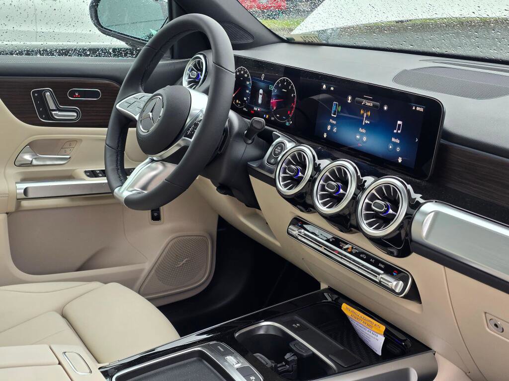 New 2026 Mercedes-Benz GLB 250 4MATIC image 26
